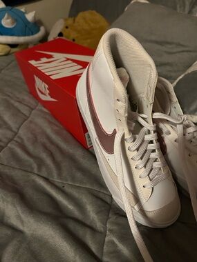 Nike Mid-Top Sneakers in White and Dusty Pink